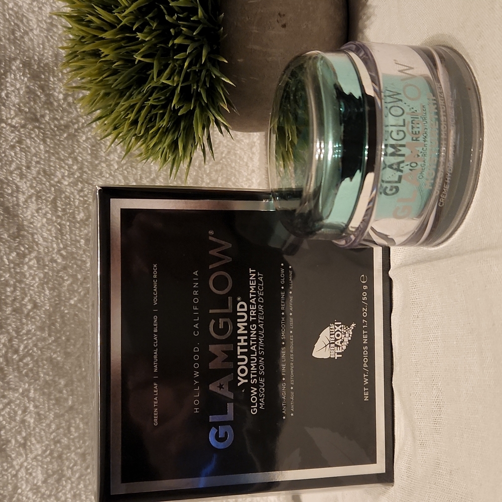 GlamGlow YOUTHMUD® Glow Stimulating Treatment AND Glamglow Moisturetrip